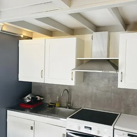 48m With Balcony And Mountain View!